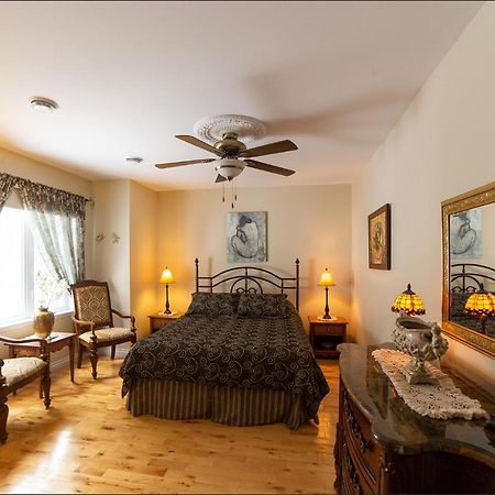 Au Coeur De Saint-Sauveur Bed & Breakfast エクステリア 写真